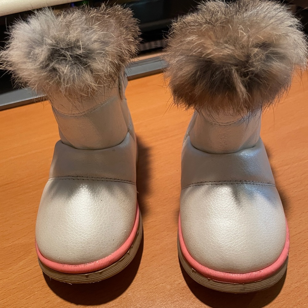 Cute winter boots, kids size 24